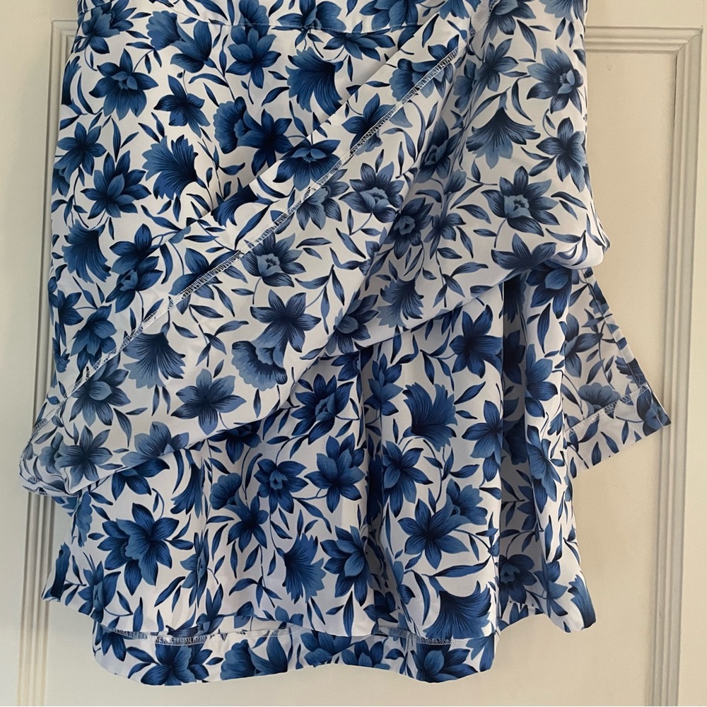 Wonderful skirt, gift.  A true size 6, just a little too small.